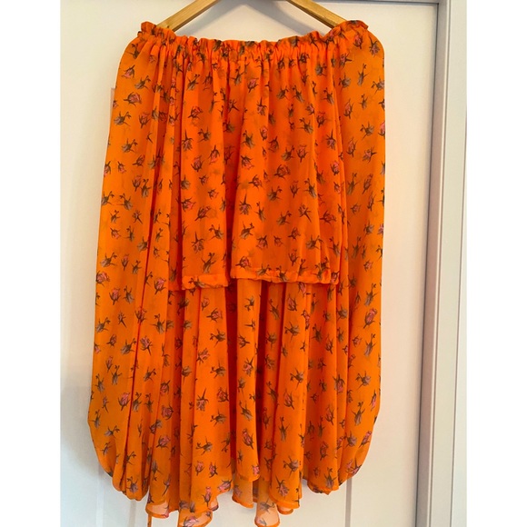 Beautiful off the shoulder floral dress. Stunning for a night out! - Picture 5 of 8